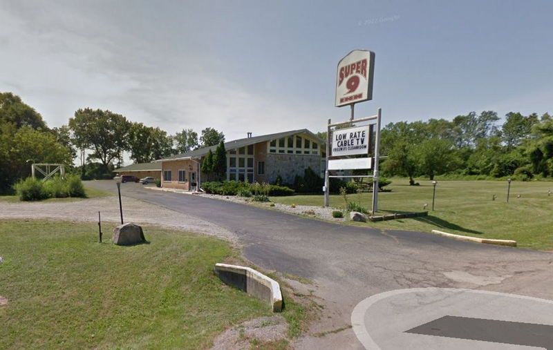 Super 9 Inn (Best Western Adams Arms) - Street View (newer photo)